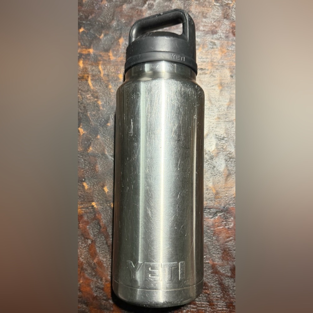 YETI RAMBLER® 36 OZ WATER BOTTLE WITH CHUG CAP - Picture 2 of 8